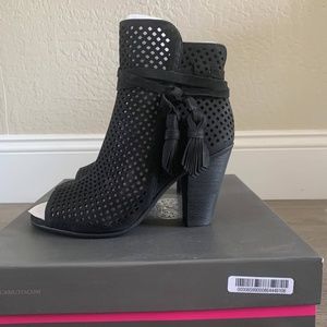 NWT Vince Camuto black leather suede booties